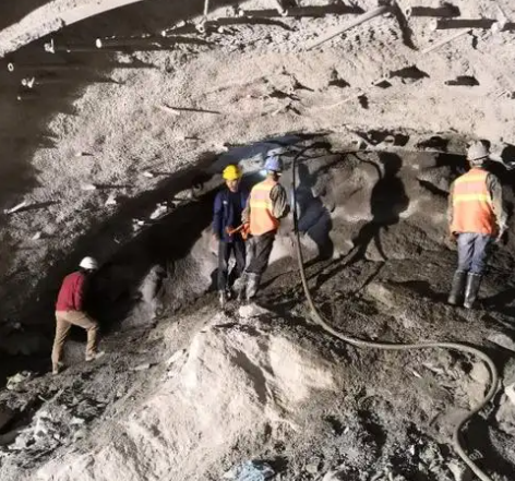 王下乡拱顶带模注浆料的施工流程及注意事项